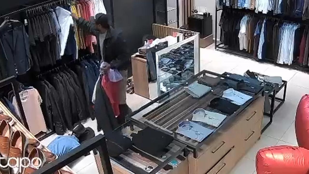 Lamentável: Câmera flagra ladrão fazendo a limpa em loja de roupas de Cascavel