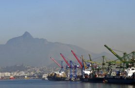 Superávit comercial cresce 10,8% em maio puxado por soja e cobre