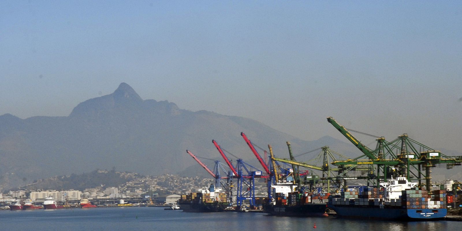 Imagem referente a Superávit comercial cresce 10,8% em maio puxado por soja e cobre