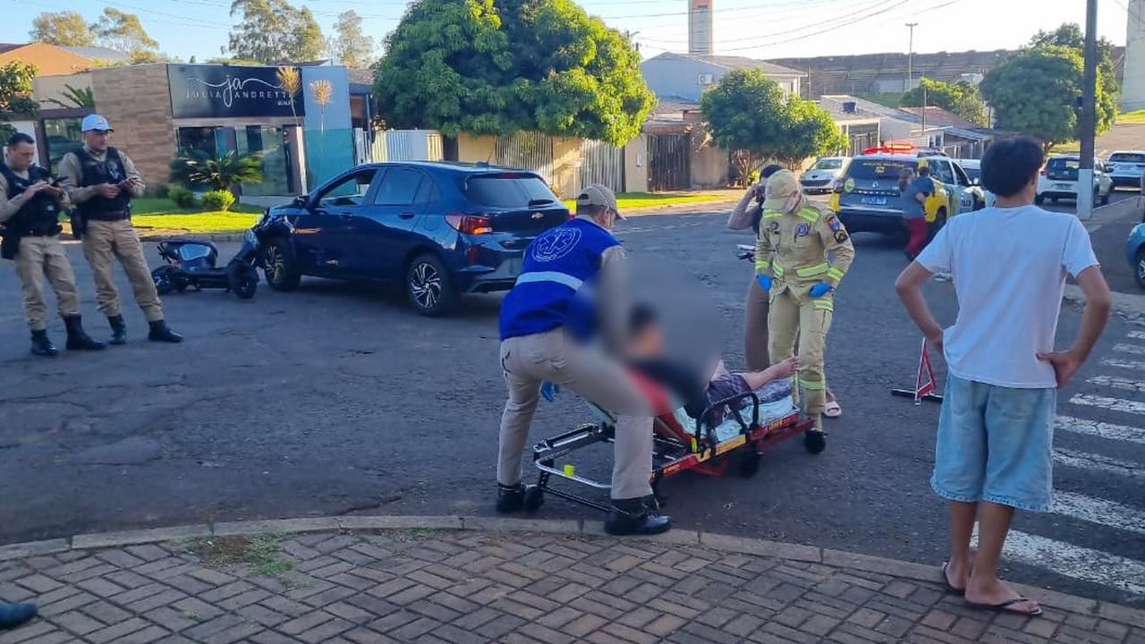 Adolescentes de scooter elétrica se envolvem em acidente de trânsito no Santo Onofre