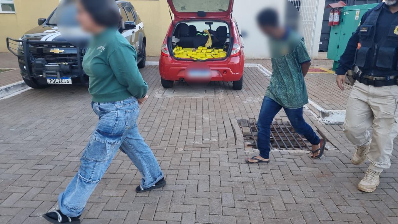 Com destino a Curitiba, casal é flagrado carregando drogas em Lindoeste