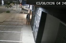 Em Cascavel, tem ladrão agindo com tranquilidade por mais de 1 hora sem ninguém perceber