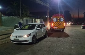 Idoso fica preso em Voyage após grave acidente entre dois carros no Bairro Coqueiral