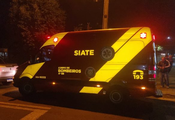 Batida entre Oroch e Honda Biz é registrada na Rua Olindo Periolo