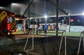 Homem sofre fratura no braço durante partida de futebol e é levado ao hospital