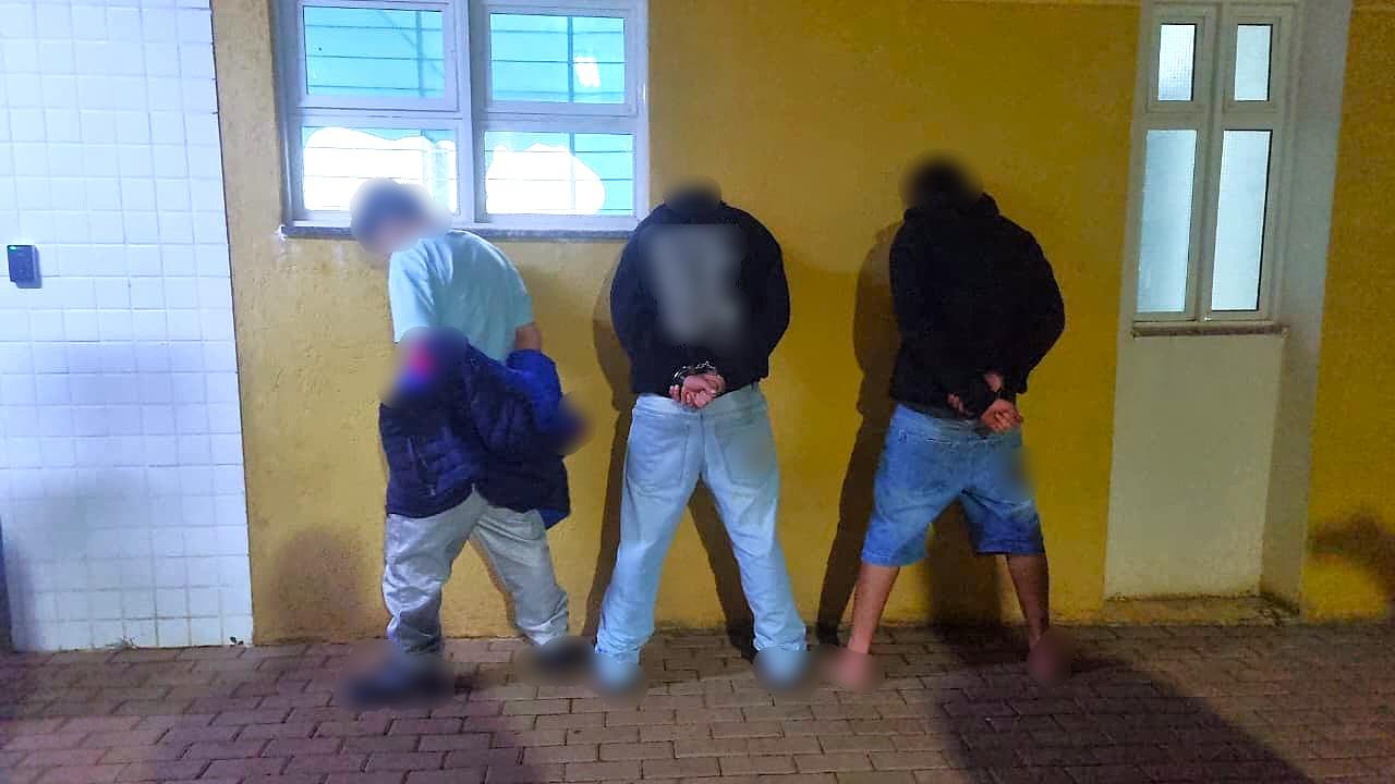 Veículo furtado é localizado com três ocupantes durante patrulhamento da GM nessa madrugada