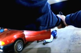 Câmera corporal flagra abordagem a suspeitos em carro furtado na Avenida Piquiri