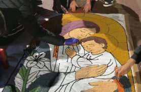 Serragem, amor e fé: veja os detalhes dos tapetes que receberão Jesus no Corpus Christi de Cascavel