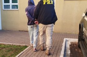 Jovem de 18 anos é preso com 75 quilos de maconha na BR-277; droga seria trazida para Cascavel