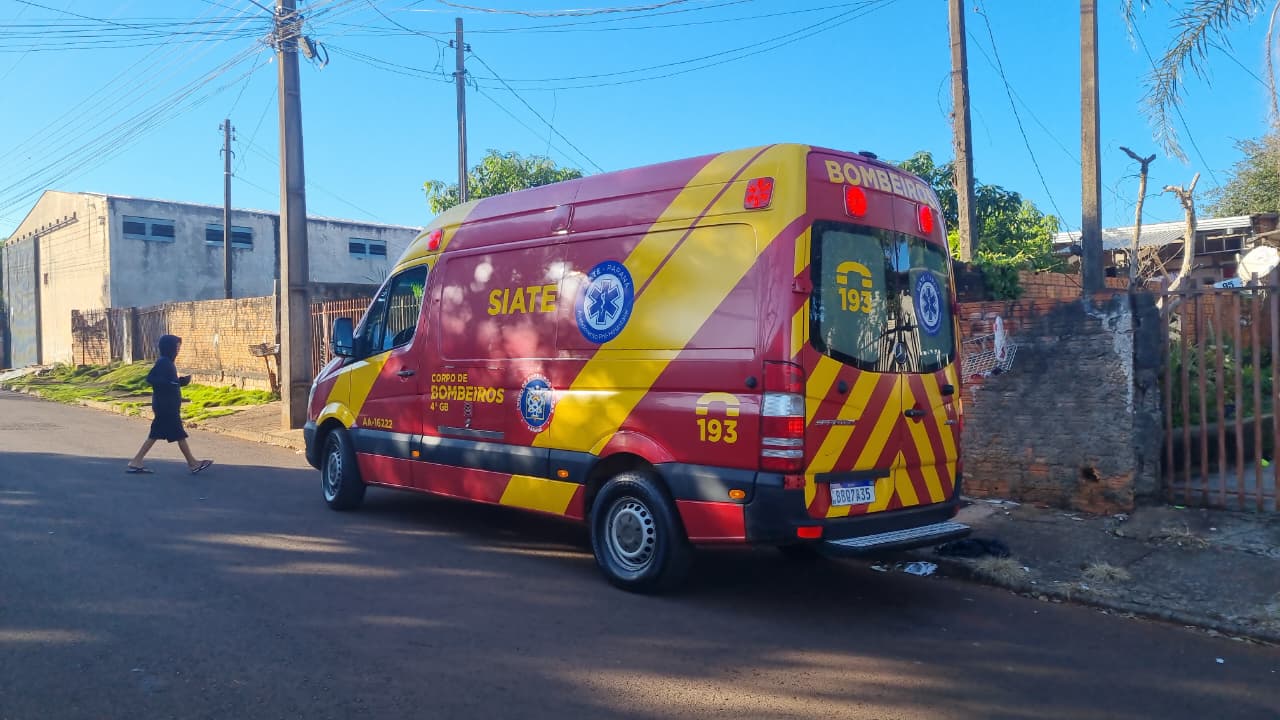 Portão cai e atinge cabeça de adolescente no bairro Interlagos