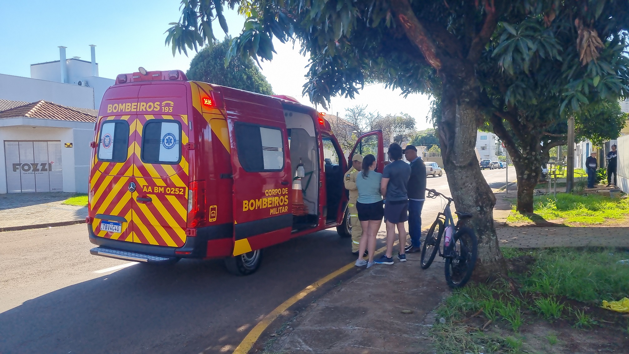 Jovem ciclista fica ferida em acidente com carro no Bairro Pioneiros Catarinenses