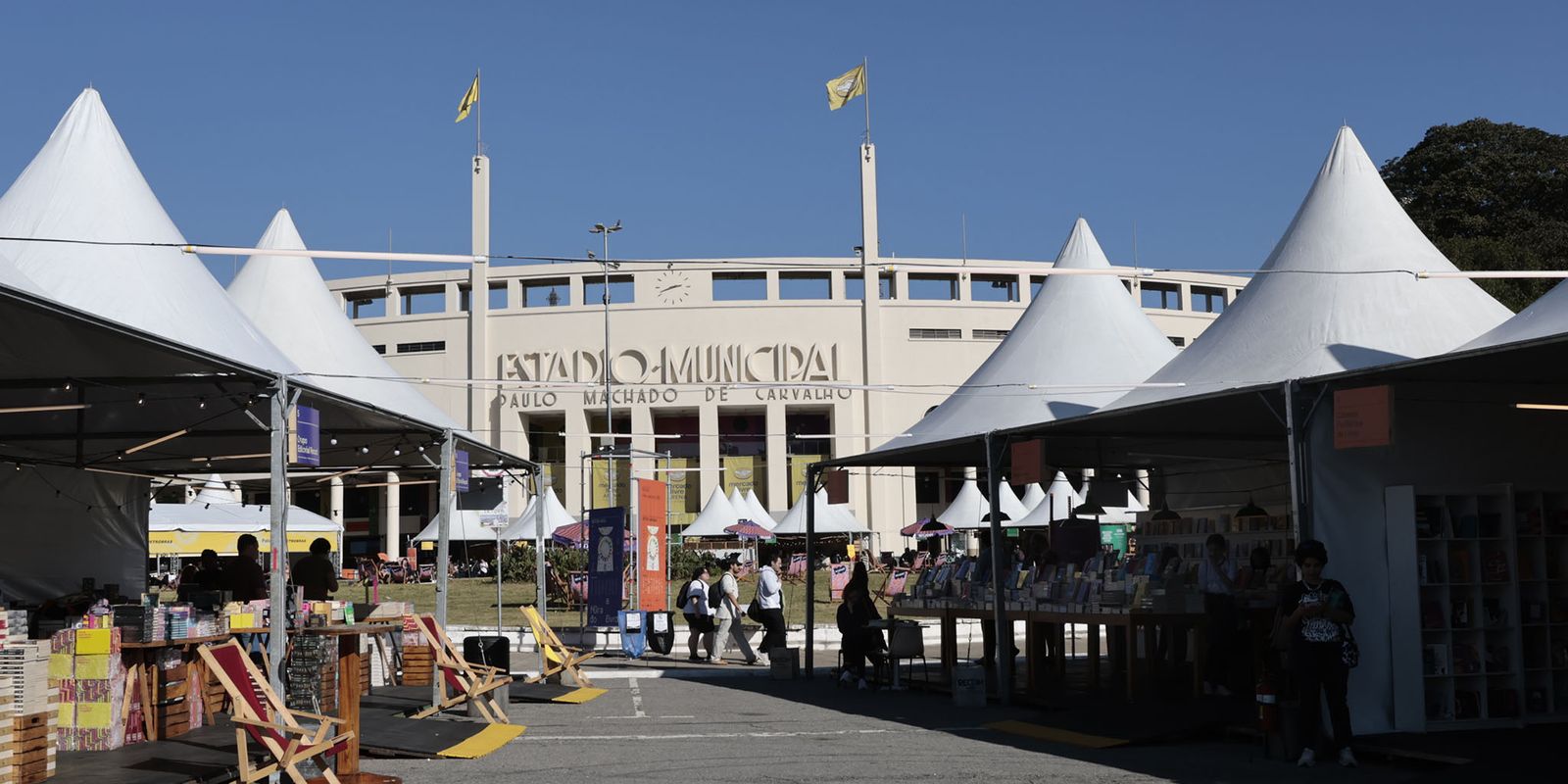 Imagem referente a Feriado em SP tem programação gratuita em feira do livro no Pacaembu