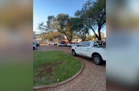 Veículos estacionados são alvos de reclamação na Praça Wilson Joffre