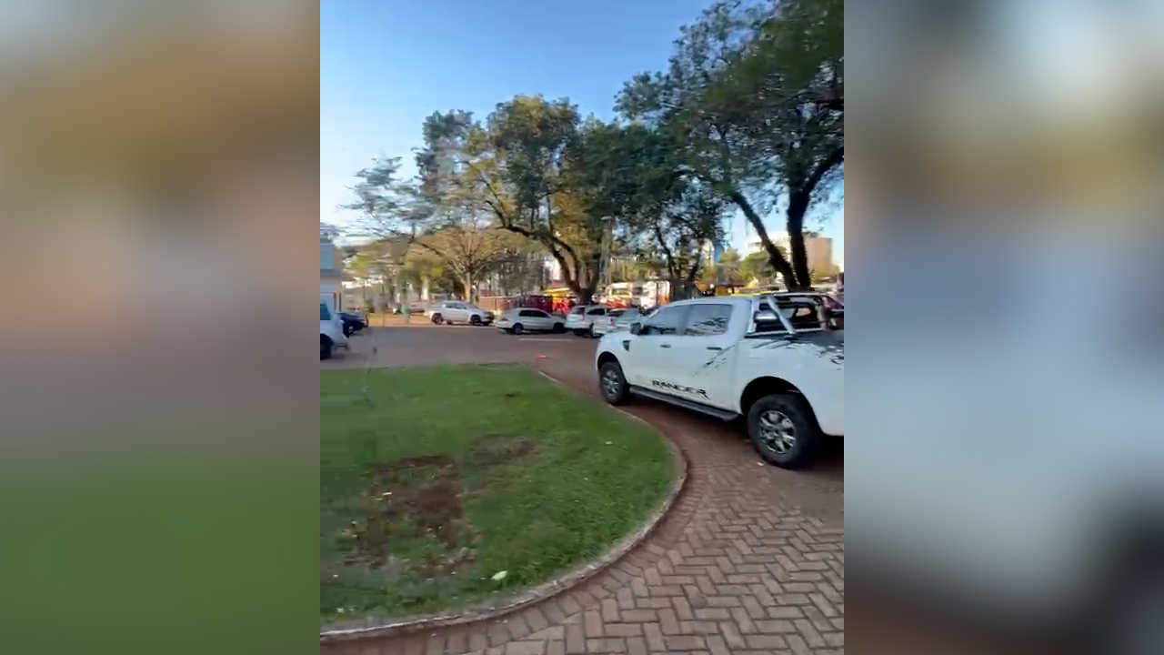 Veículos estacionados são alvos de reclamação na Praça Wilson Joffre
