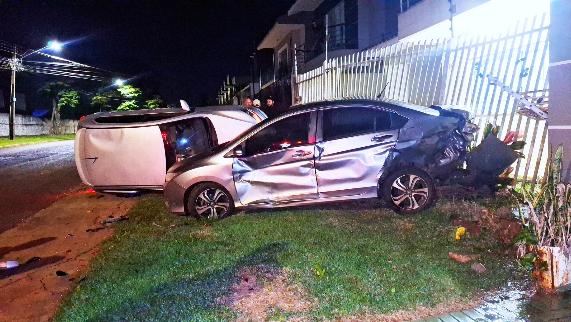 Motorista sofre escalpelamento após forte batida contra veículo estacionado no bairro São Cristóvão