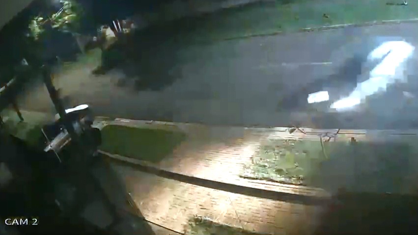 Imagens mostram carro desgovernado antes de colisão que terminou com tombamento no São Cristóvão