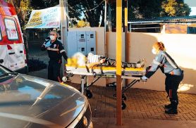 Homem cai, bate a cabeça, apresenta crises convulsivas e é resgatado pelas equipes do SAMU