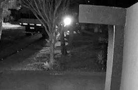 Câmera flagra acidente impressionante entre carro e caminhão no Bairro Periolo