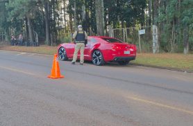 Operação de trânsito resulta em mais de 20 autuações e recolhimento de veículo em Cascavel