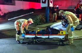 Colisão entre moto e carro deixa homem ferido na região central de Cascavel