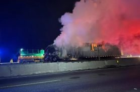 Incêndio destrói carreta de encomendas no Contorno Leste de Curitiba