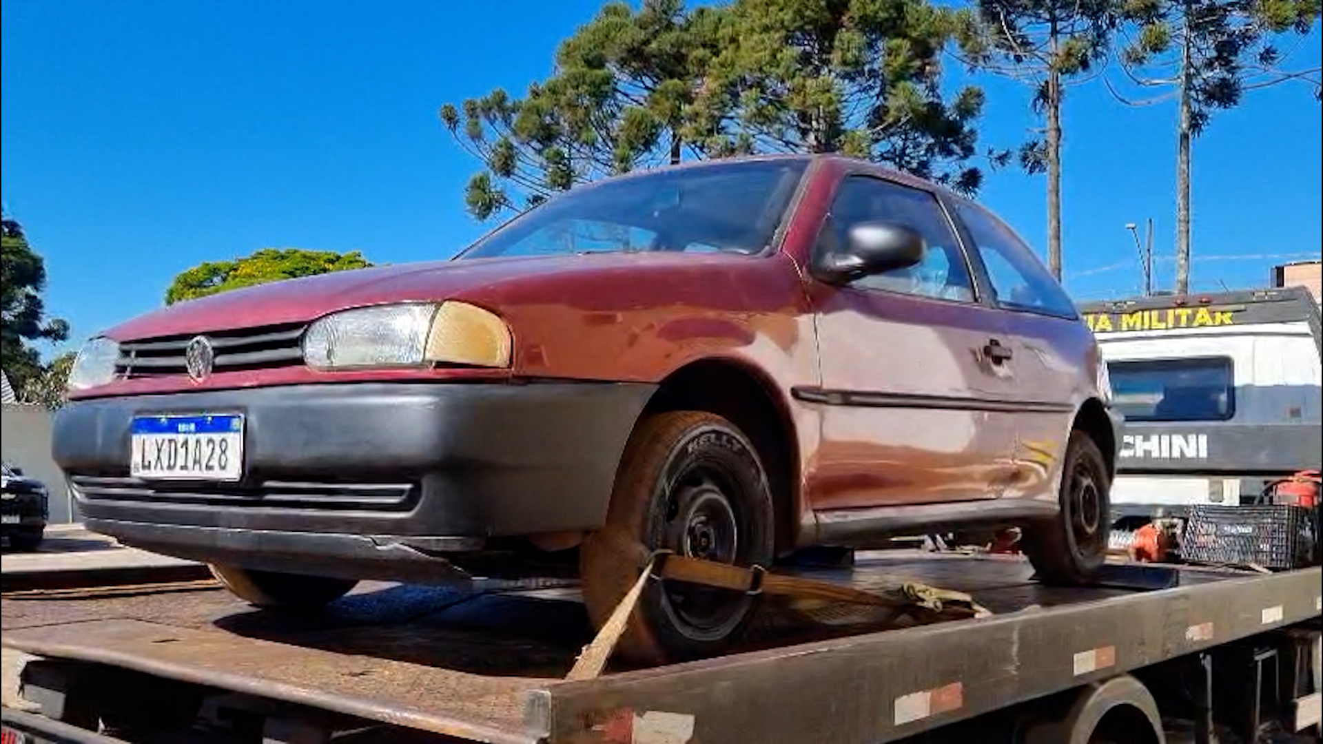 Carro com alerta de furto é encontrado abandonado na região norte de Cascavel