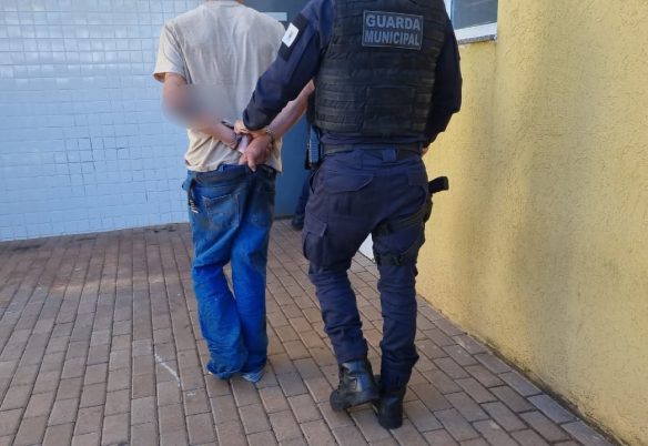 Motorista é levado à delegacia após perseguição e série de infrações em Cascavel