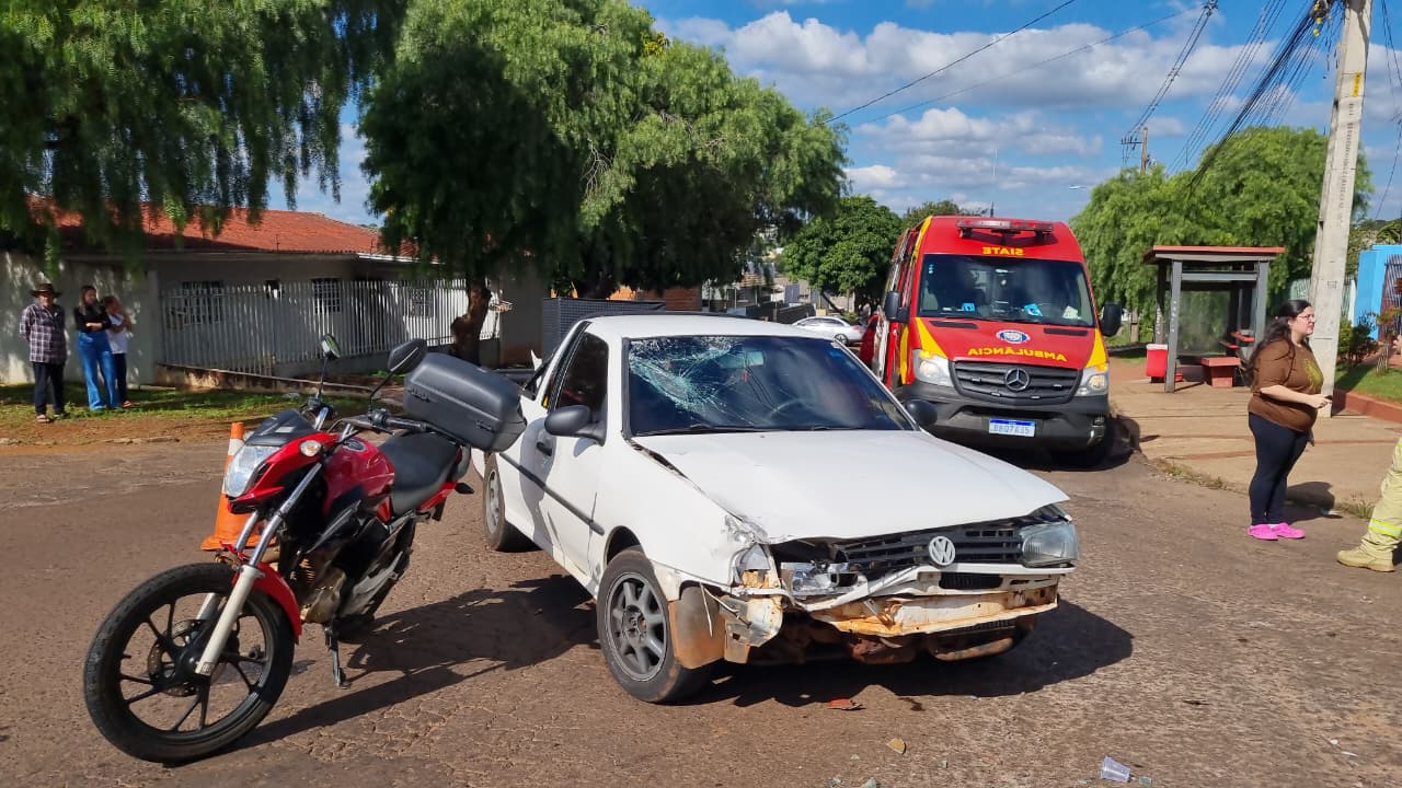 Colisão entre carro e motocicleta mobiliza socorristas no Brasmadeira