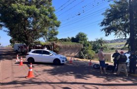 Motociclista fica ferido após colisão lateral com carro na PR-585