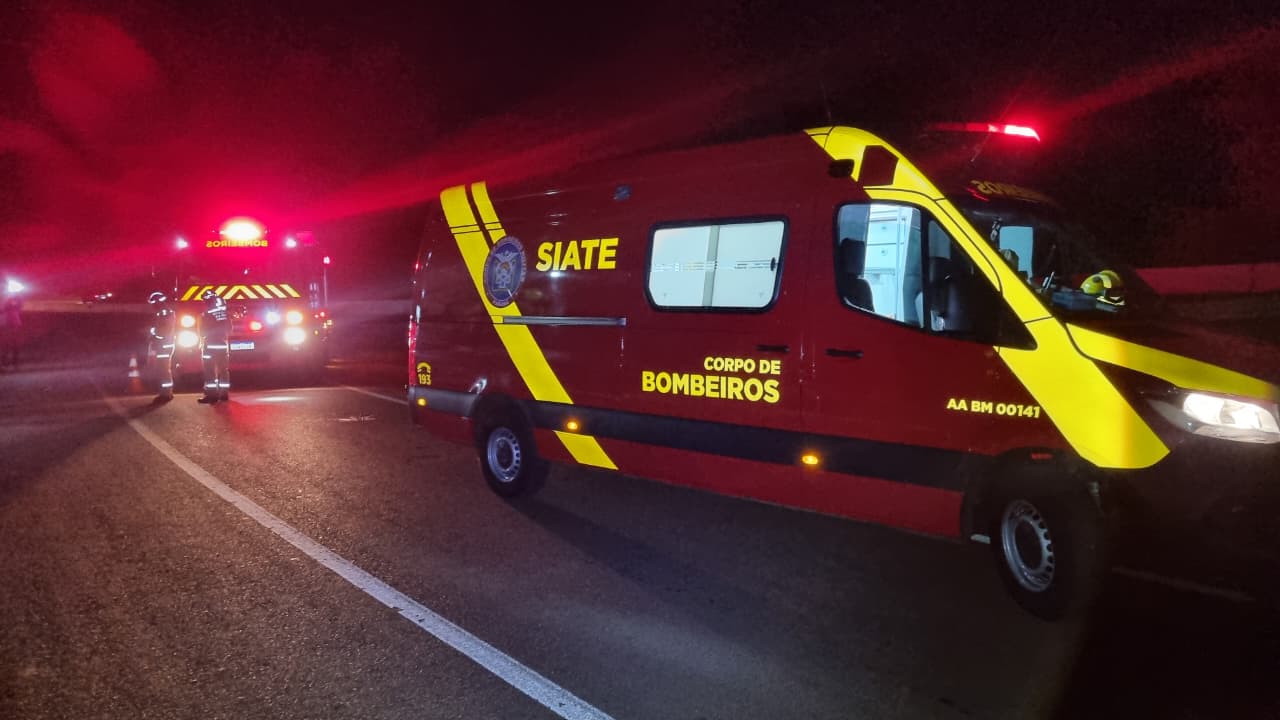 Homem tem fratura exposta na perna após ser atingido por moto na PRc-467