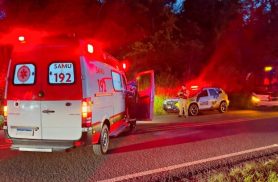Mulher morre e homem fica gravemente ferido em capotamento na PR-489