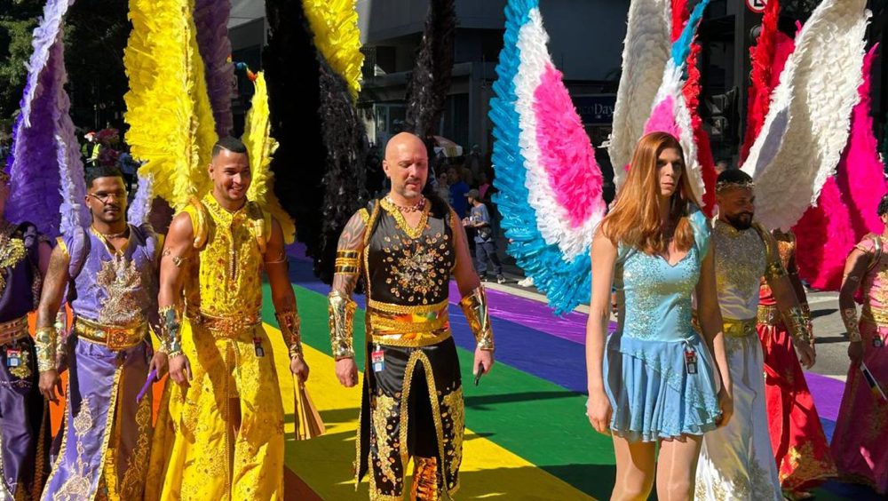 Parada do Orgulho LGBT+ leva cores e vibração à Avenida Paulista Imagem referente a Parada do Orgulho LGBT+ leva cores e vibração à Avenida Paulista
