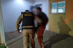 "Machão de cozinha" de 26 anos é detido por agredir mulher no Santa Felicidade
