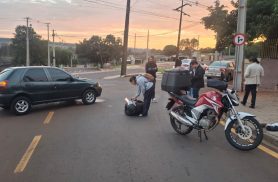 Motociclista fica ferido após colisão com carro na Avenida das Torres