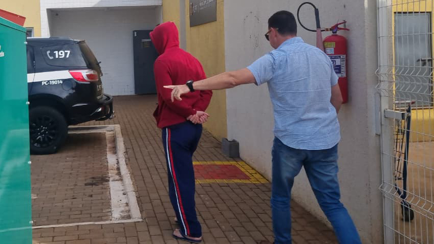 Homem procurado por roubo é preso pelo GDE no bairro Florais do Paraná, em Cascavel