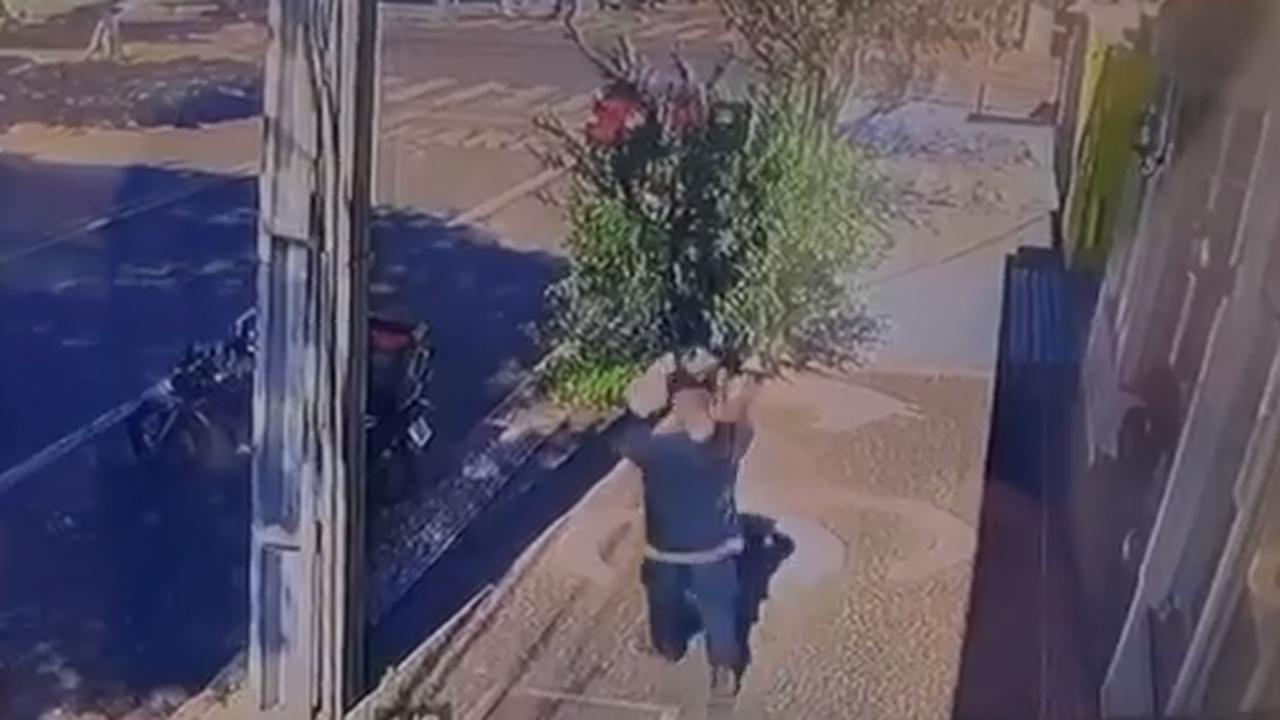 Moto de trabalhador é furtada no Centro de Cascavel