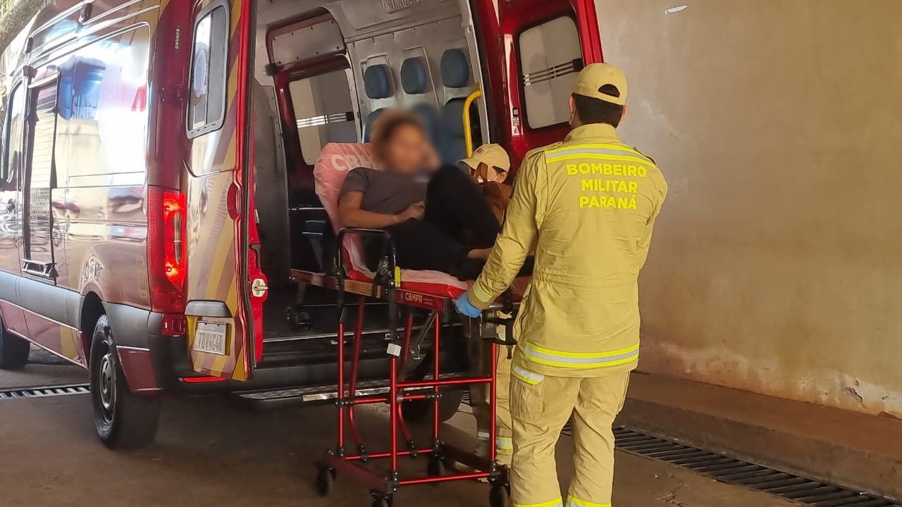 Com torção no pé após cair de escada, mulher é socorrida pelo Siate no Bairro Guarujá