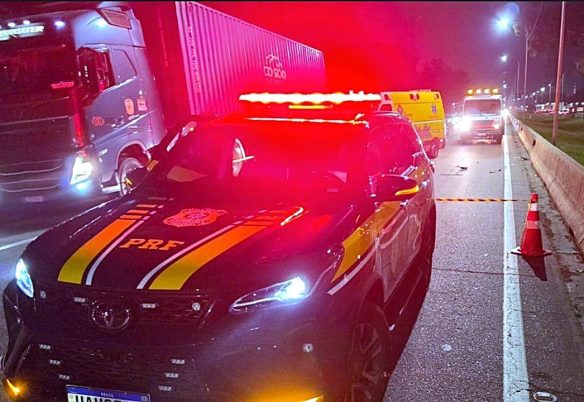 Motociclista morre após tombamento e atropelamento na BR-376; Veículo envolvido não foi localizado