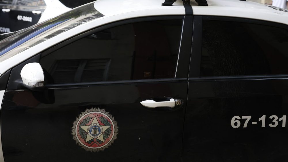 RJ: líder do Comando Vermelho que coordenava roubo de cargas é preso Imagem referente a RJ: líder do Comando Vermelho que coordenava roubo de cargas é preso