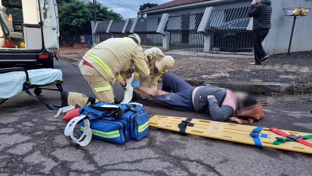 Em moto elétrica, mulher fica ferida após colisão no Bairro São Cristóvão