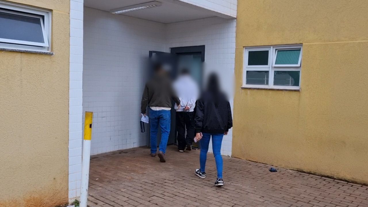 NUCRIA cumpre mandado e prende jovem no Bairro Santa Felicidade