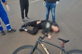 Ciclista fica ferido após colisão com carro na Avenida Assunção