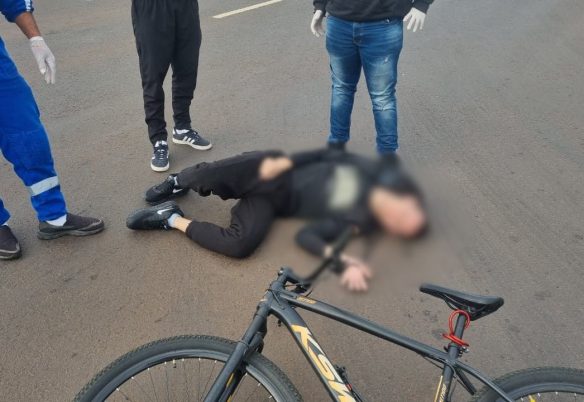 Ciclista fica ferido após colisão com carro na Avenida Assunção