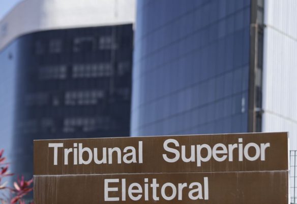 TSE julga liminar que suspendeu pesquisa desfavorável a Flávio