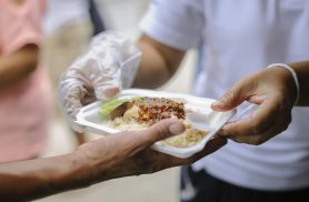 MP apura venda de marmitas em praça após denúncia de intoxicações no Paraná