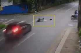 Imagens fortes: Garupa cai de moto e é atropelada por carro