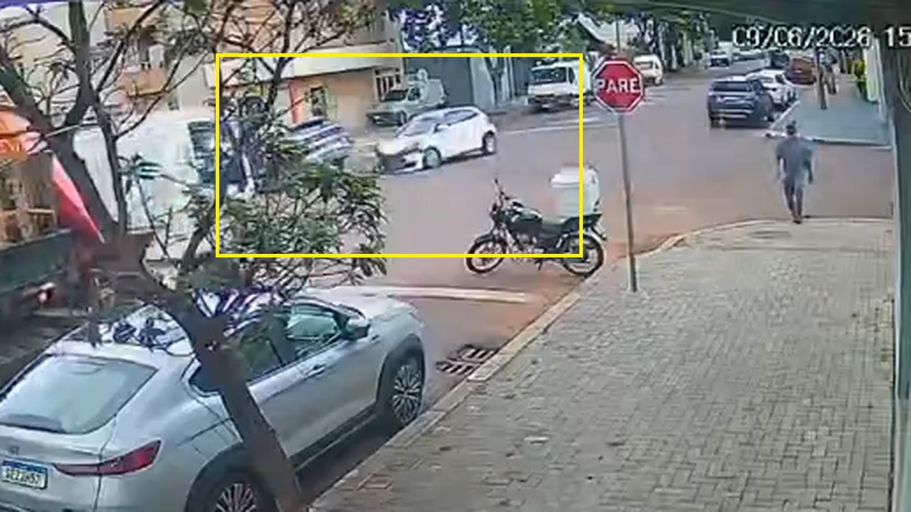 Vídeo mostra colisão entre BYD e HB20 no cruzamento das Ruas Paraguai e Rio de Janeiro