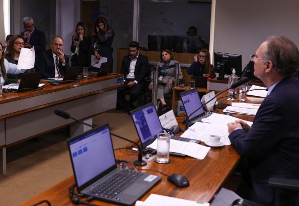 Senadores criticam falta de dados sobre socorro bilionário ao BRB