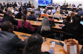 CCJ da Câmara adia análise da PEC da redução da maioridade penal