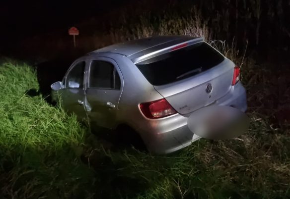 Acidente é registrado na BR-163 em Sede Alvorada; gol para em meio à vegetação